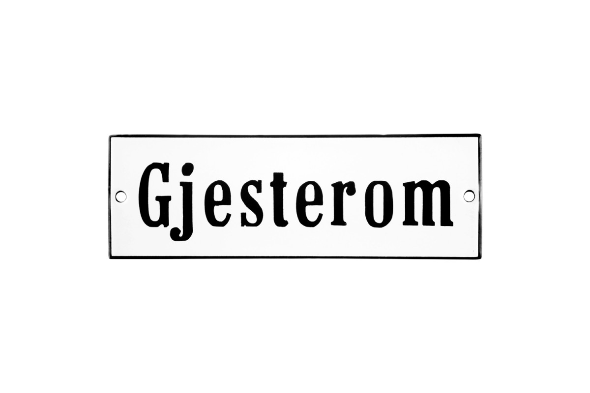 Emaljskylt Gjesterom vit - svart 15 x 5 cm modell 4 Emaljskylt Gjesterom vit - svart 15 x 5 cm modell 4