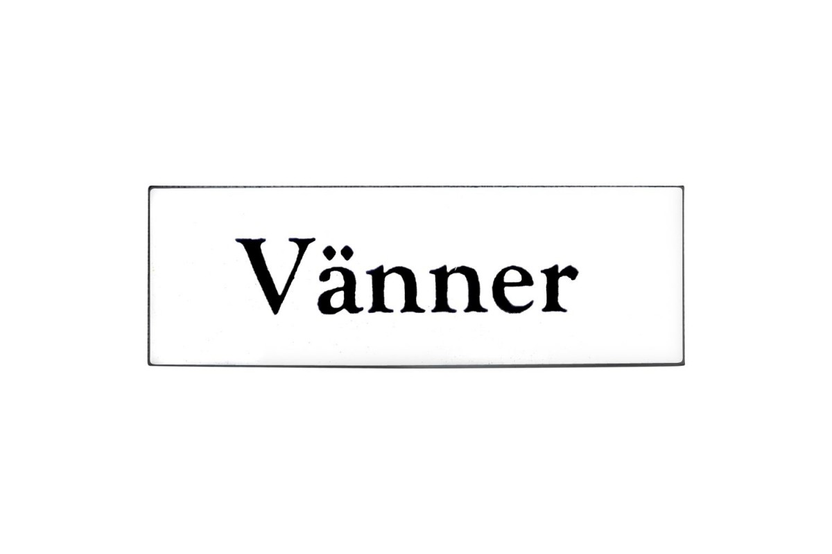 Emaljskylt Vänner vit - svart 6 x 2 cm modell 9 Emaljskylt Vänner vit - svart 6 x 2 cm modell 9