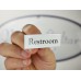 Emaljskylt Restroom vit - svart 6 x 2 cm modell 9 Emaljskylt Restroom vit - svart 6 x 2 cm modell 9