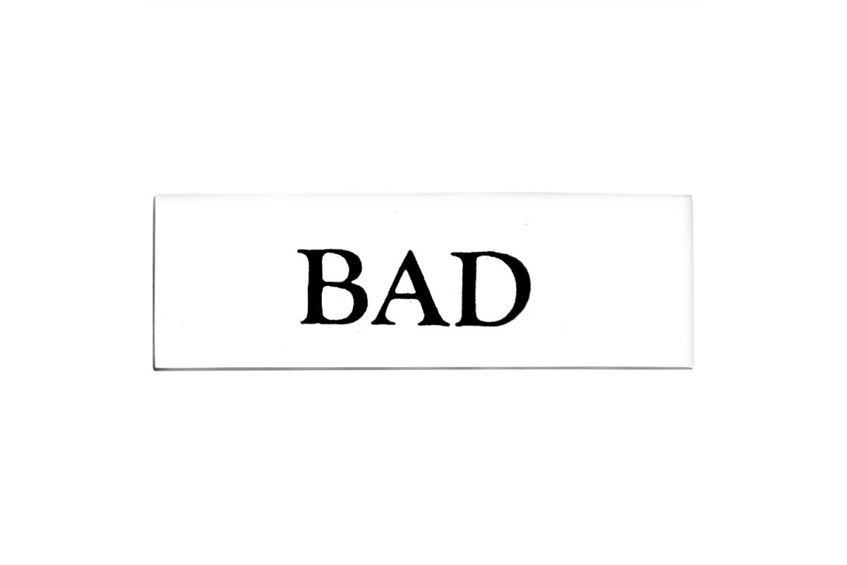Emaljskylt BAD vit - svart 6 x 2 cm modell 9 Emaljskylt BAD vit - svart 6 x 2 cm modell 9