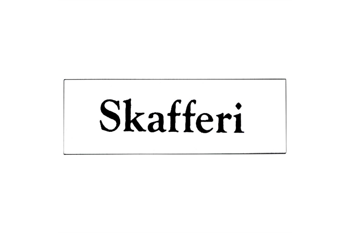 Emaljskylt Skafferi vit - svart 6 x 2 cm modell 9 Emaljskylt Skafferi vit - svart 6 x 2 cm modell 9