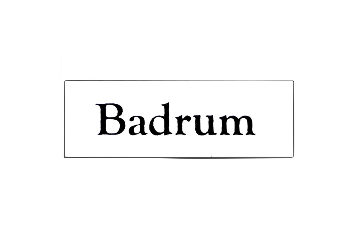 Emaljskylt Badrum vit - svart 6 x 2 cm modell 9 Emaljskylt Badrum vit - svart 6 x 2 cm modell 9