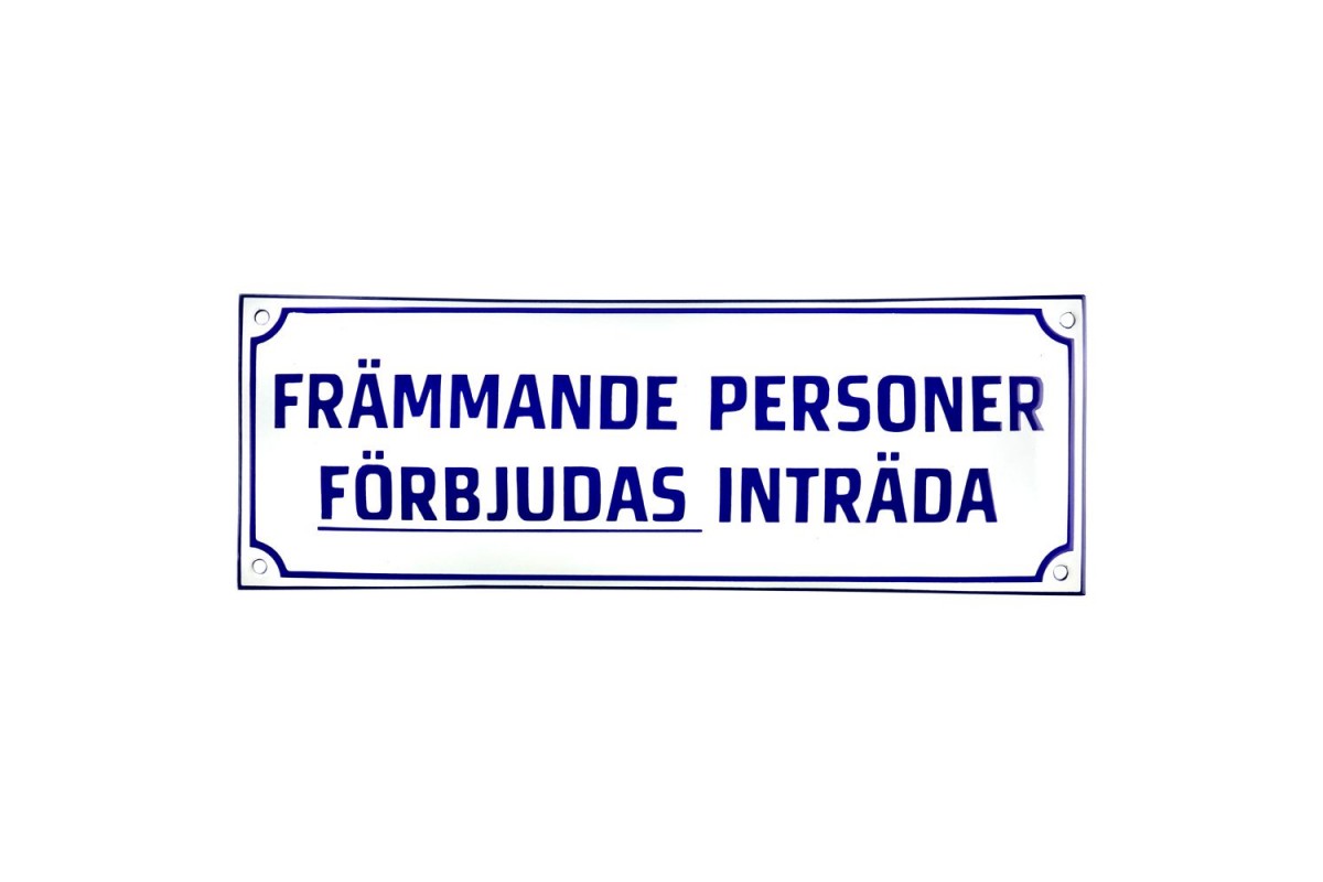 Emaljskylt FRÄMMANDE PERSONER FÖRBJUDAS INTRÄDA vit - blå 40 x 14 cm modell X Emaljskylt FRÄMMANDE PERSONER FÖRBJUDAS INTRÄDA vit - blå 40 x 14 cm modell X